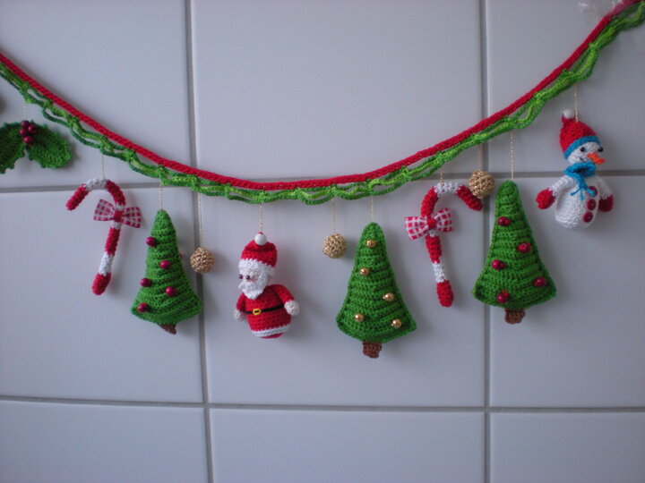 Weihnachtsgirlande Häkelanleitung