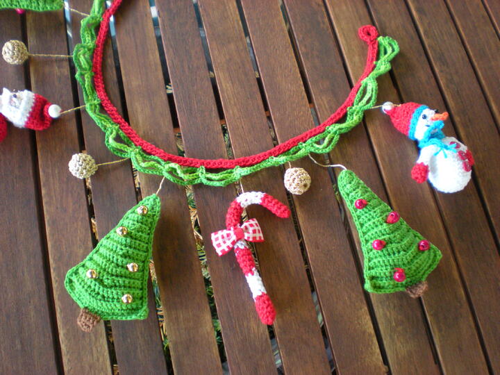 Weihnachtsgirlande Häkelanleitung
