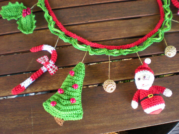 Weihnachtsgirlande Häkelanleitung