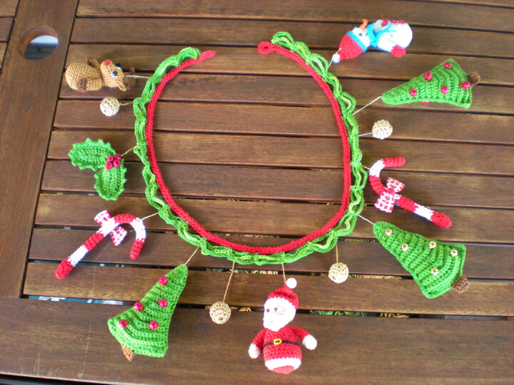 Weihnachtsgirlande Häkelanleitung