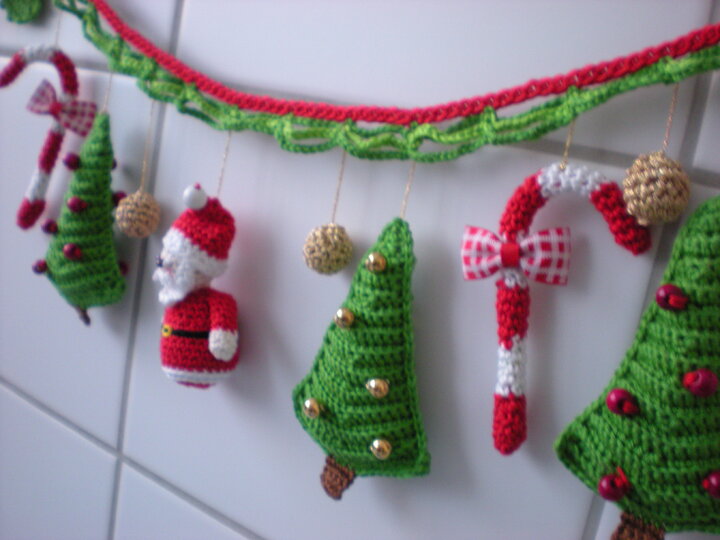 Weihnachtsgirlande Häkelanleitung