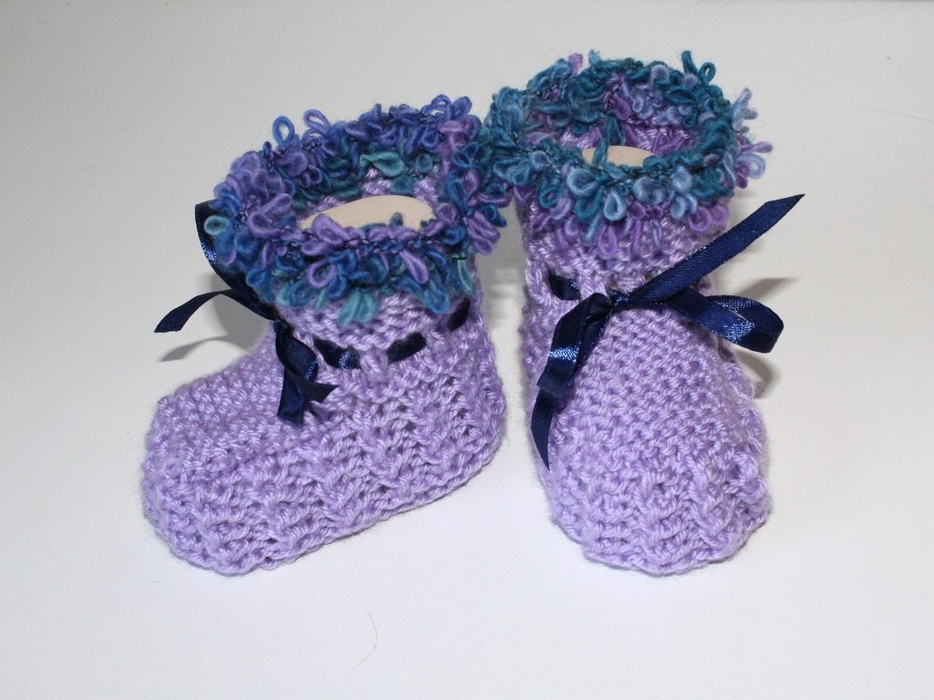 Strickanleitung Babyschuhe, Baby-Booties ohne Nadelspiel, für Anfänger geeignet
