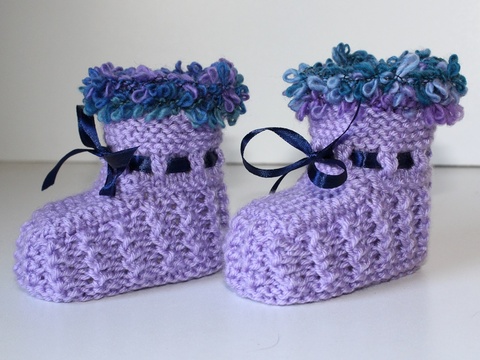Strickanleitung Babyschuhe, Baby-Booties ohne Nadelspiel, für Anfänger geeignet