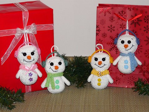 Häkelanleitung Geschenkanhänger Schneemann