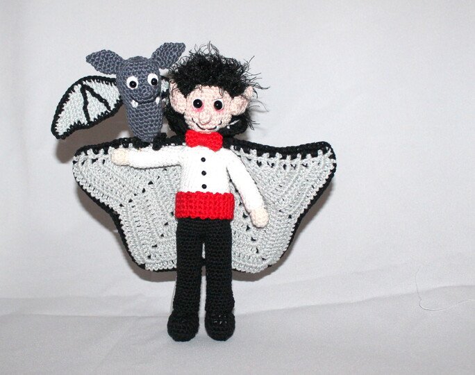 Crochet Vampire Valdimir with Bat Flin – Pattern in English & German