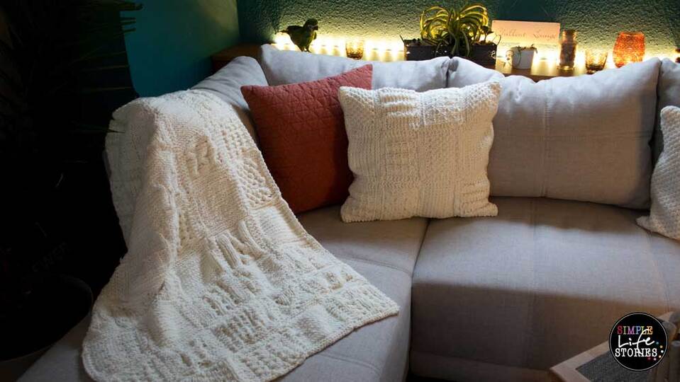 Strickanleitung Karo mit Reismuster für eine Sofadecke