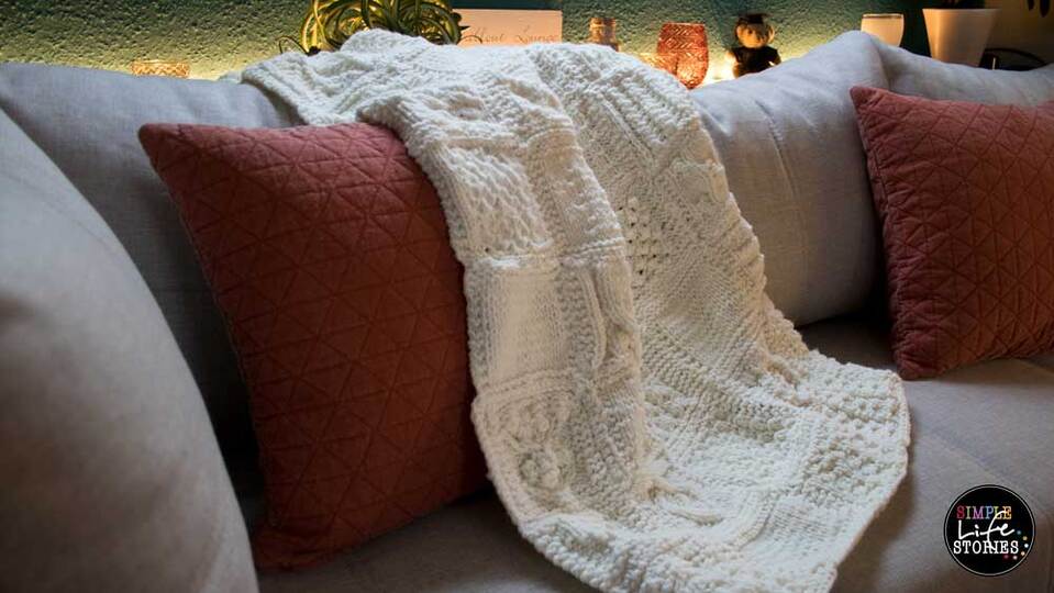 Strickanleitung Karo mit gebrochenem Rippenmuster für eine Sofadecke