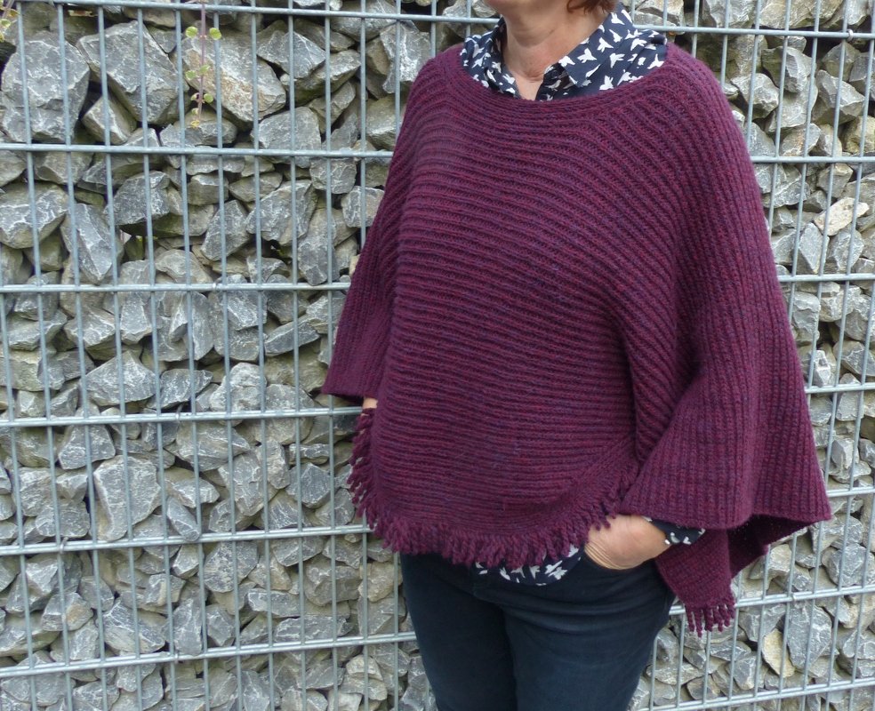 Strickanleitung, Poncho mit Fransen