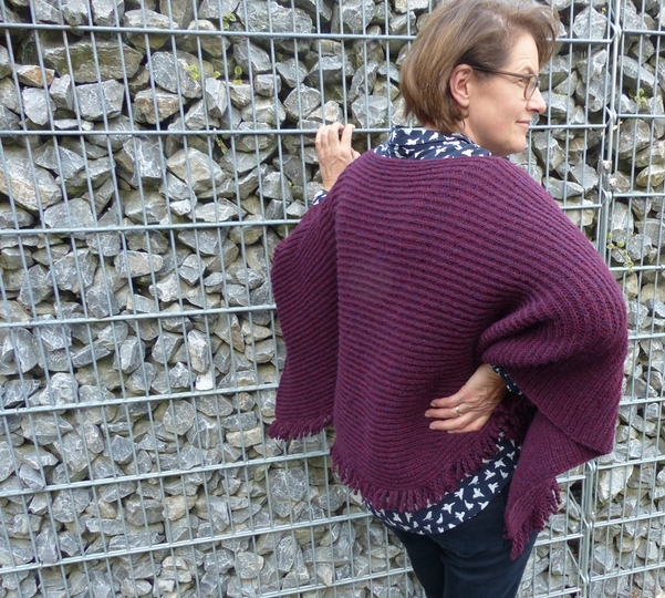 Strickanleitung, Poncho mit Fransen