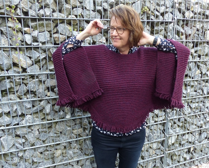 Strickanleitung, Poncho mit Fransen