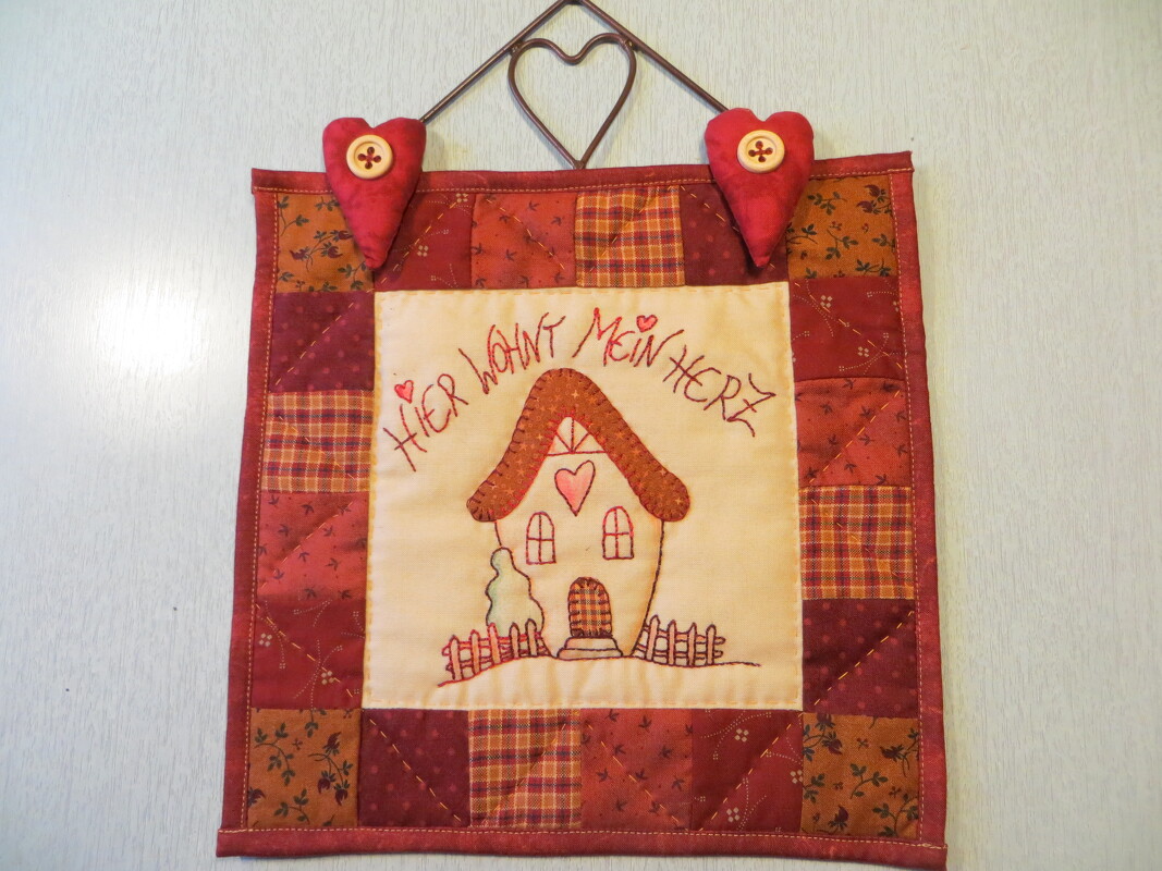 Mini Wandquilt "Hier wohnt mein Herz"