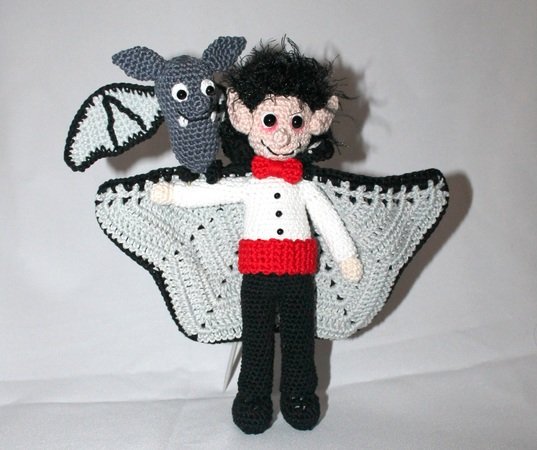 Vladimir the vampire and its bat flin crochet pattern german