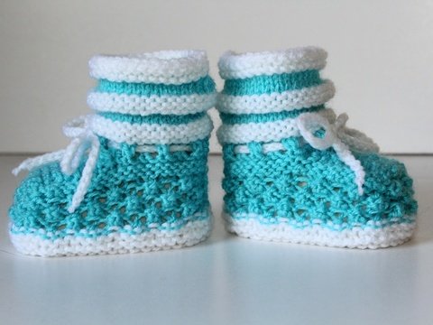 Strickanleitung Babyschuhe, Baby-Booties ohne Nadelspiel, Sohlenlänge ca. 10,5 cm