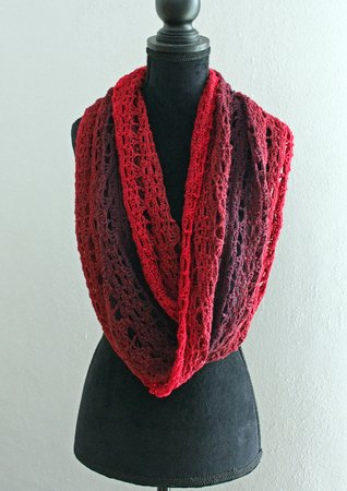 Crochet pattern - Twisted Infinity Scarf "La Rose"
