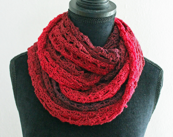 Crochet pattern - Twisted Infinity Scarf "La Rose"
