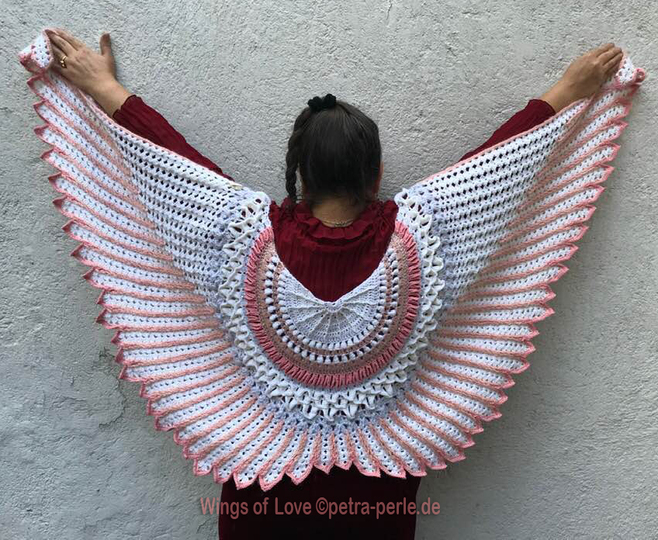 Petra Perle’s shawl „Wings of Love“