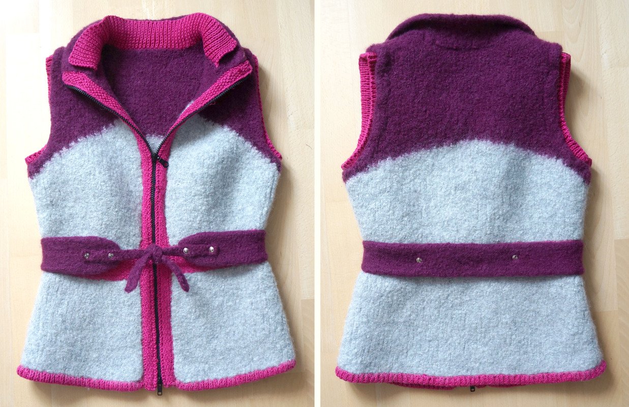 Gefilzte ärmellose Strickweste in Grau und Beere mit Reißverschluss und Bindegürtel, Vorder- und Rückansicht