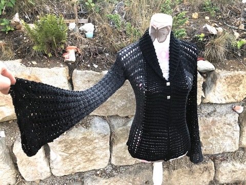 Jacke Mustang mit Trompetenärmeln für alle Größen geeignet