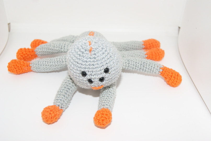 Spinne Stoffl mit Leine