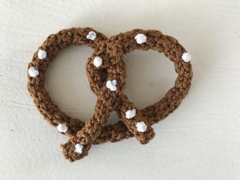 Brezel zum Anstecken