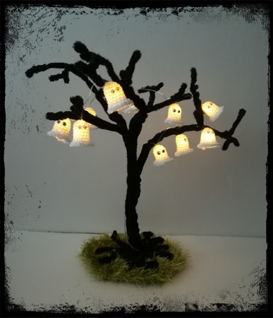 Trick or Treat - Zombie Waldemar with tree and raven - crochet pattern