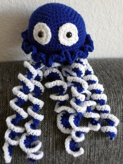 Häkelanleitung für die süße Qualle Zoey!