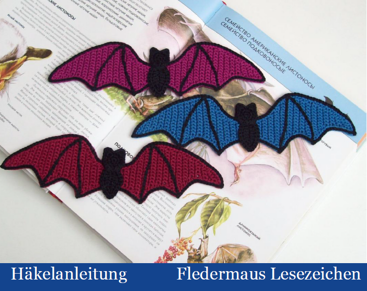 Drei gehäkelte Fledermaus-Lesezeichen in Magenta, Blau und Dunkelrot auf einem Buch