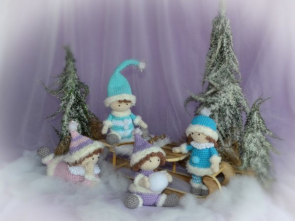 Winter Deko Hakeln Puppen Und Schneekugeln