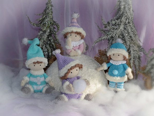 Winter Deko Hakeln Puppen Und Schneekugeln