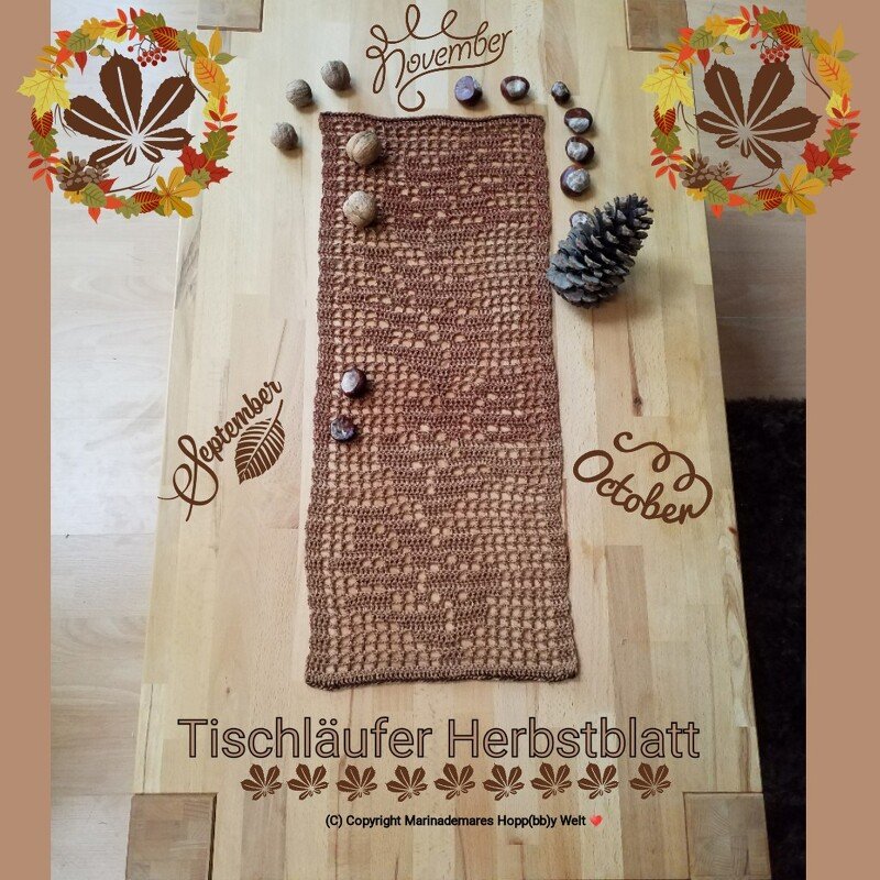 Gehäkelter brauner Tischläufer mit Blattmuster auf hellem Holztisch, dekoriert mit Kastanien und Kiefernzapfen