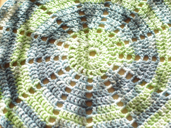 Sonnenstrahlendecke häkeln