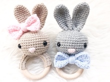 Häkelanleitung Babyrassel Hase"Gehopse"