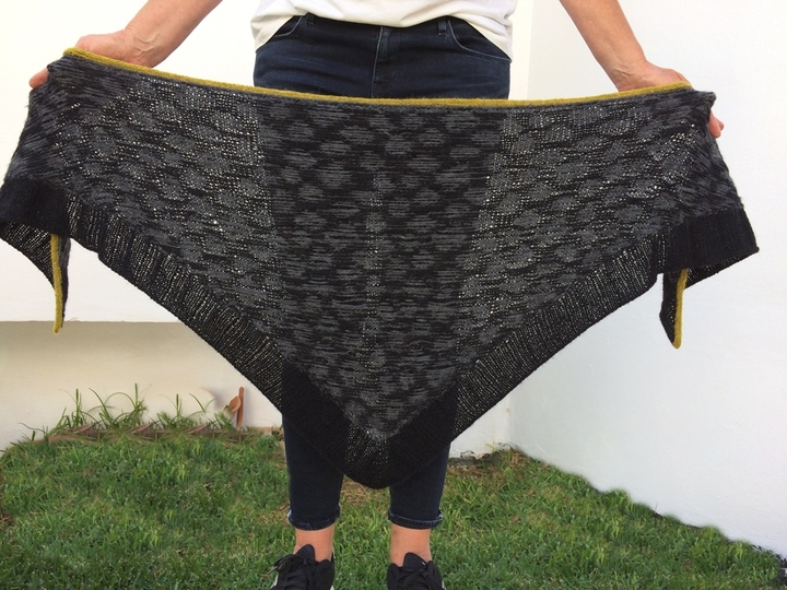 Strickanleitung, Dreieckstuch mit Fellmuster