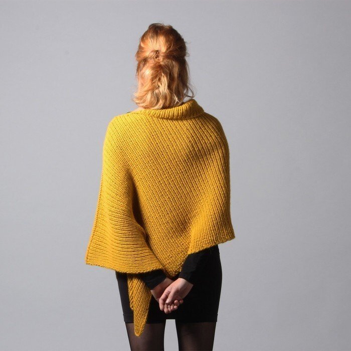 Malene Poncho - Knitting