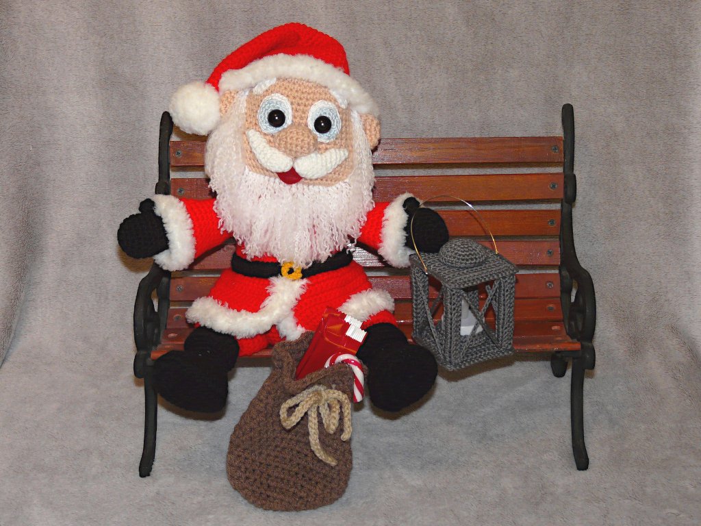 Häkelanleitung Weihnachtsmann mit Laterne