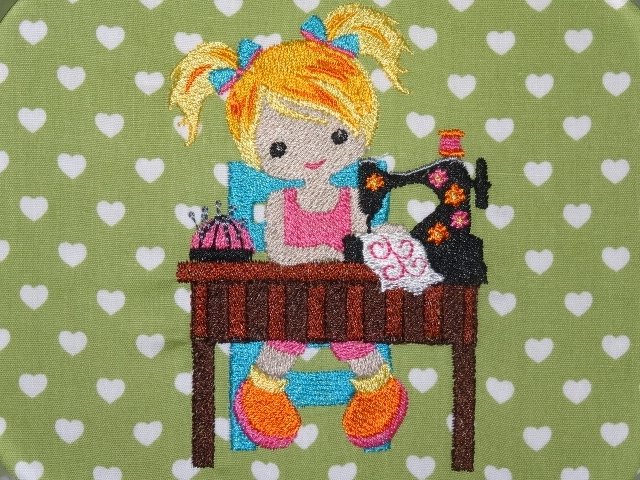 Sewing Girl - Näh Mädchen Stickdatei - Bild 4