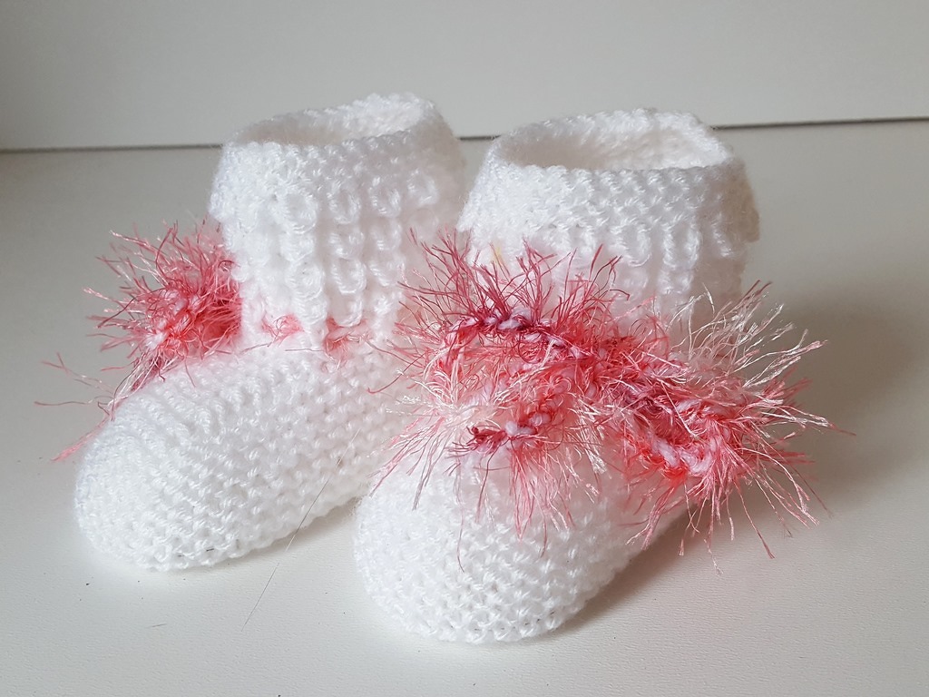 Strickanleitung Babyschuhe in 2 Größen, mit 2 Nadeln gestrickt
