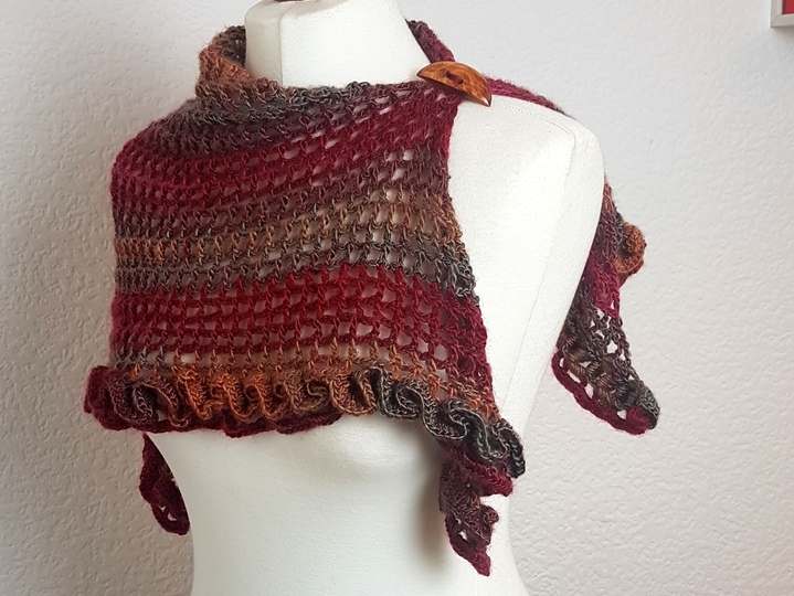 Häkelanleitung Tuch mit raffienierten Rüschen! Anfängertauglich