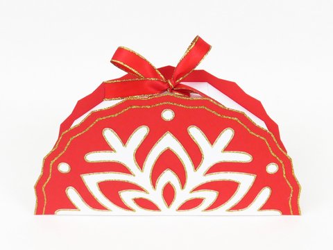 Weihnachtliche Verpackung mit Schneeflocken – Bastelvorlagen und Anleitung