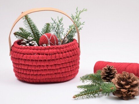 Ribbon Weihnachtskorb mit Lederhenkel