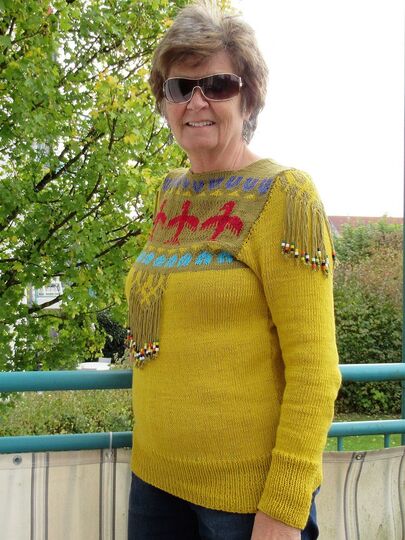 Strickanleitung: Damenpullover mit Ethnomuster und Fransen, Größen 36 - 44