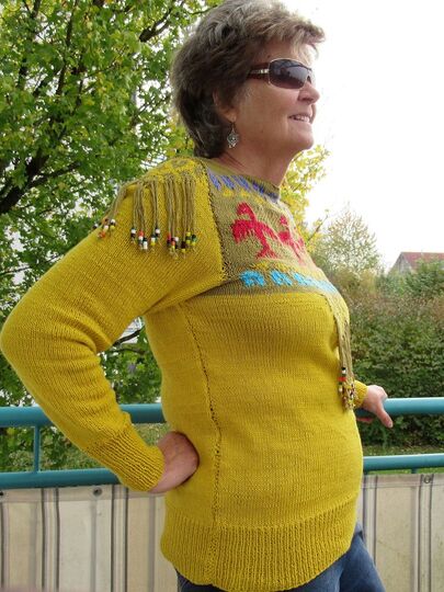 Strickanleitung: Damenpullover mit Ethnomuster und Fransen, Größen 36 - 44