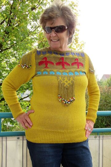 Strickanleitung: Damenpullover mit Ethnomuster und Fransen, Größen 36 - 44