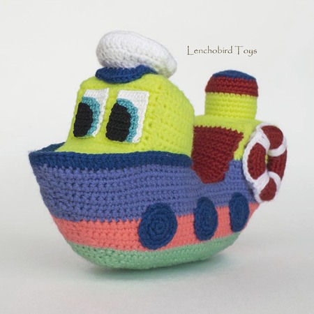 Amigurumi ship pattern for the crochet small skipper boat