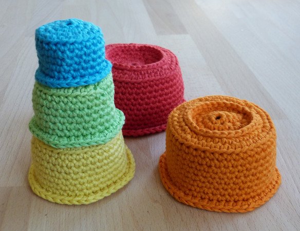 Crochet pattern for a toddler's toy "stacking cups"