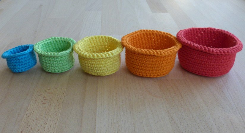 Crochet pattern for a toddler's toy "stacking cups"