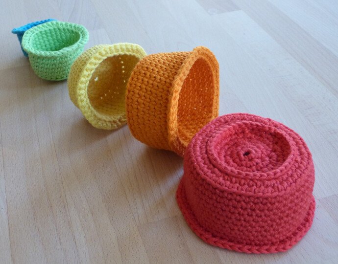 Crochet pattern stacking cups