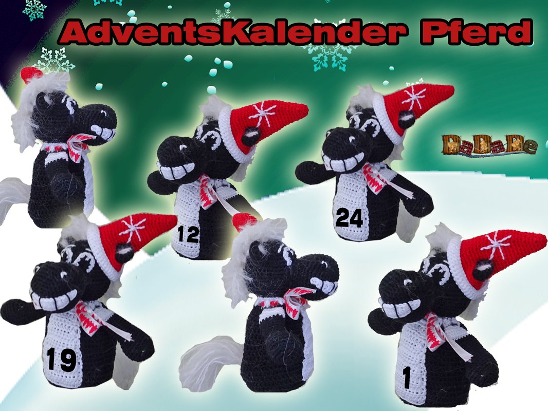 Schwarzes gehäkeltes Pferd mit roter Mütze und nummerierten Adventstaschen