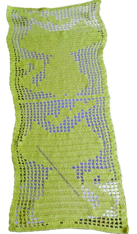 Länglicher limettengrüner gehäkelter Tischläufer im Filet‑Durchbruchmuster