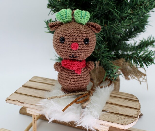 Weihnachtlicher Anhänger RENTIER - Häkelanleitung